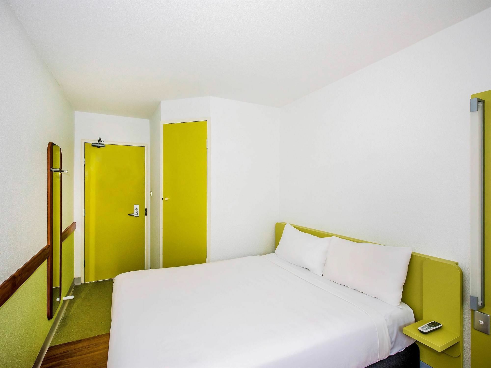 Ibis Budget - St Peters Сидней Экстерьер фото